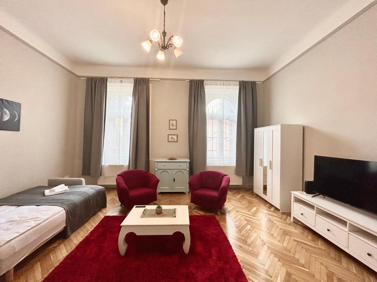 Fullmoon Apartments 2 Сегед Екстер'єр фото